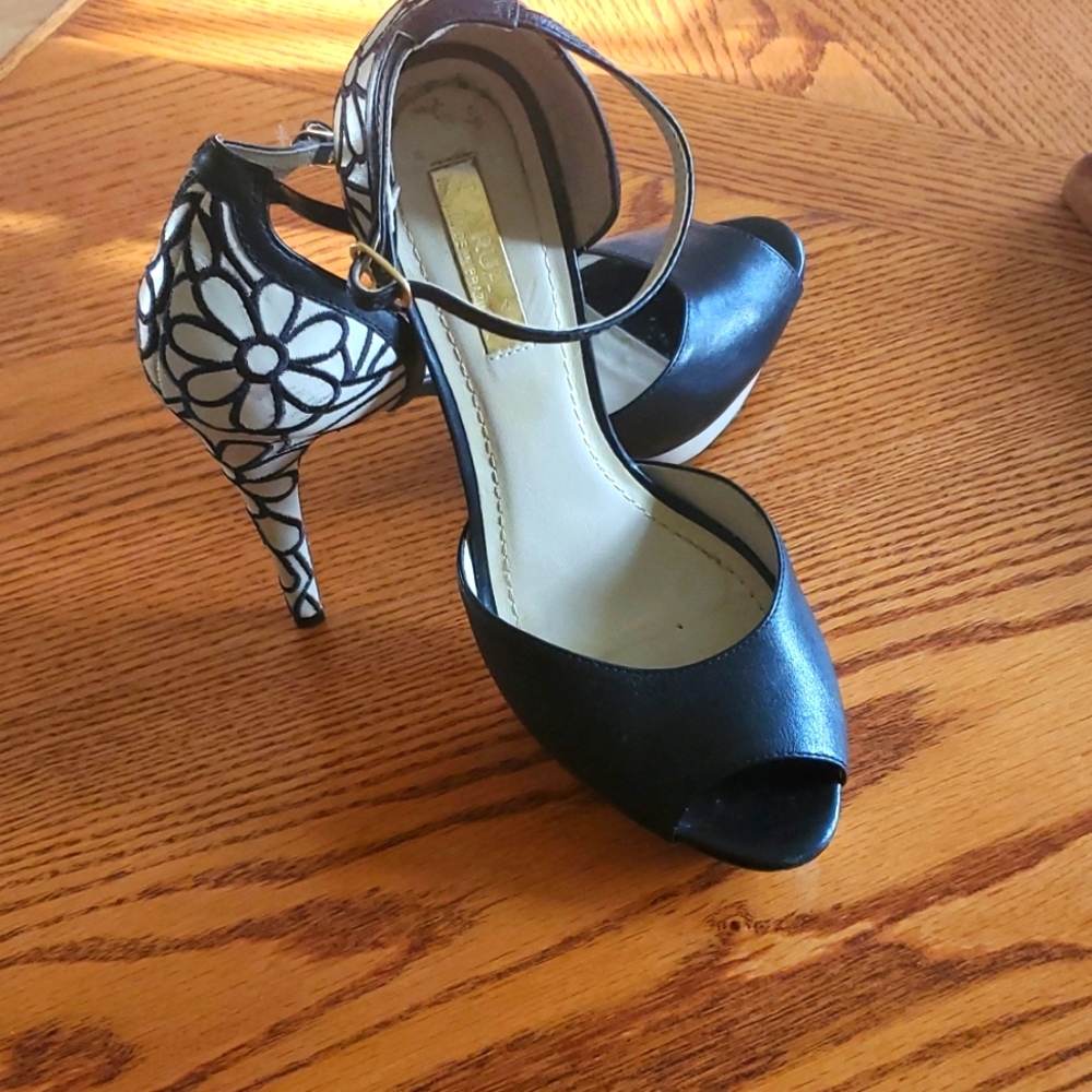 Marua beautiful platform heels,size 8